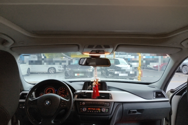 宝马3系 2015款 320i 超悦版时尚型中控内饰22