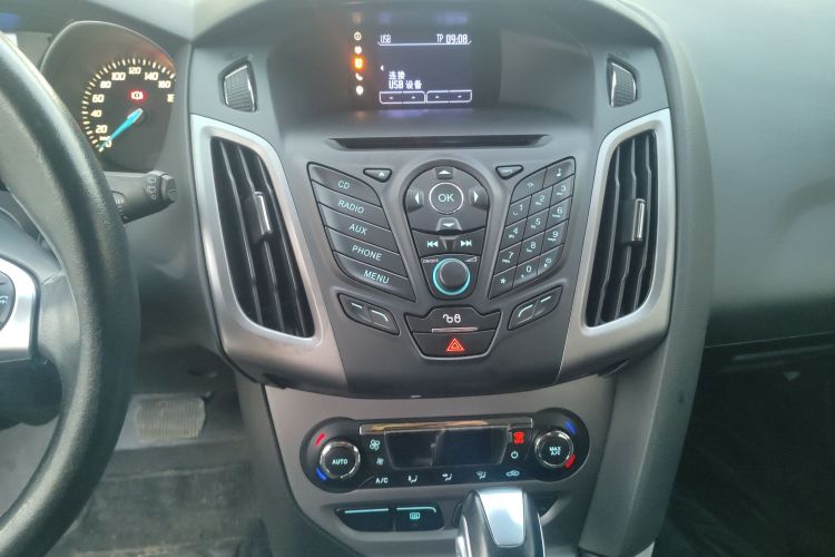 福特 福克斯 2012款 两厢 1.6L 自动风尚型中控内饰16