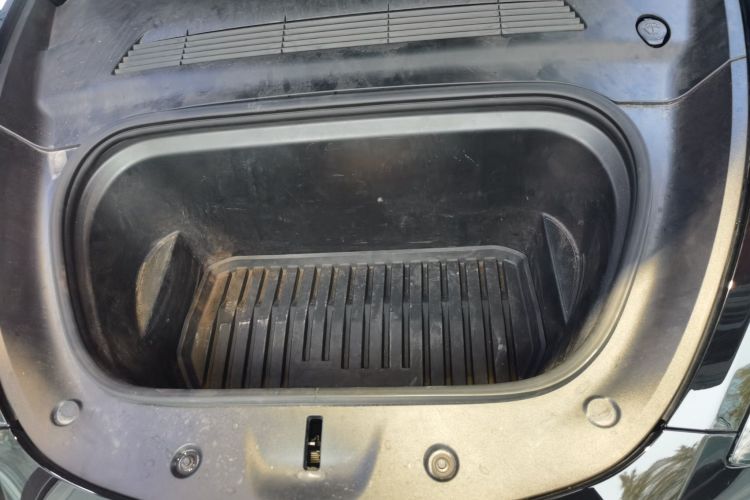 特斯拉 Model Y 2021款 标准续航后驱版机舱底盘24