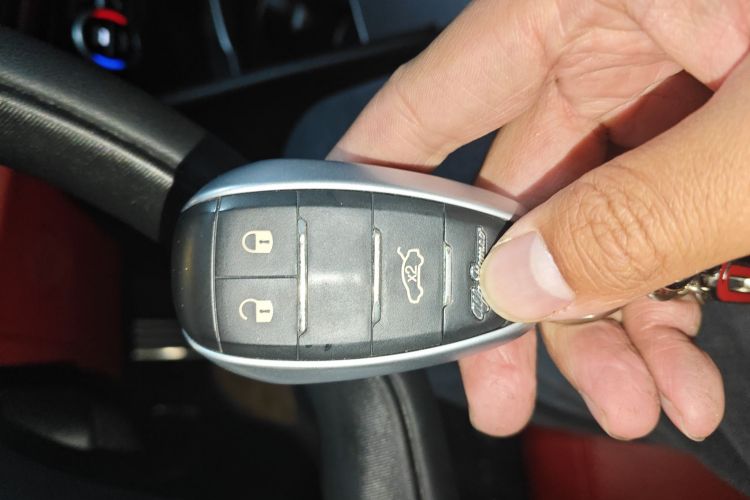 阿尔法·罗密欧 Giulia朱丽叶 2017款 2.0T 280HP Milano限量版中控内饰11