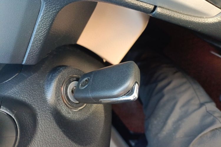 丰田 凯美瑞 2013款 2.0G 舒适版中控内饰11