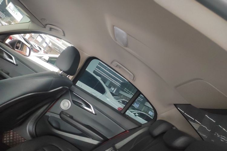 宝马1系 2021款 改款 120i M运动版中控内饰22