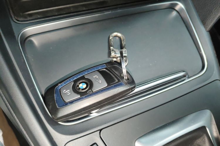 宝马3系 2017款 320Li M运动型中控内饰7001