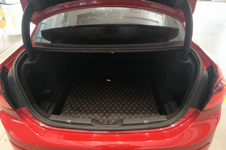 宝马1系 2017款 118i 时尚型机舱底盘23