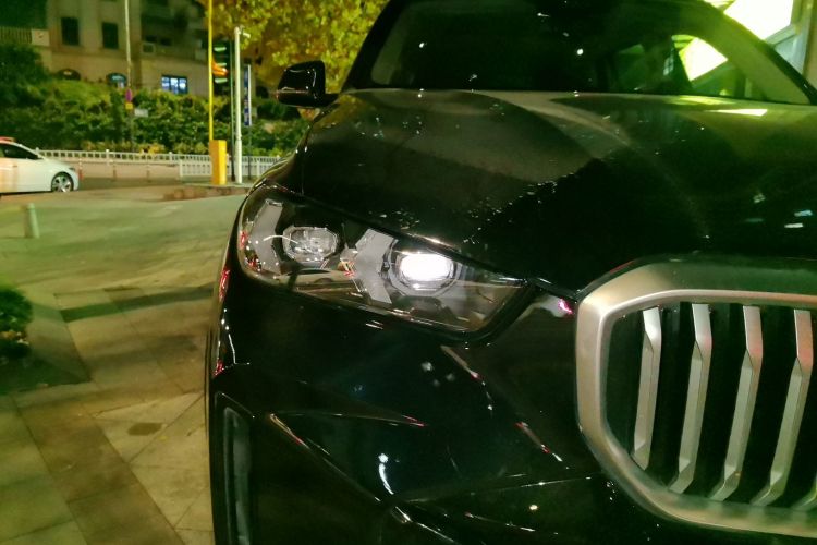 宝马X5 2023款 xDrive 30Li 尊享型M运动曜夜套装车身外观8