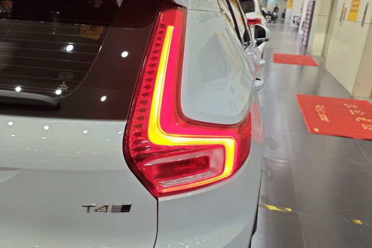 沃尔沃XC40 2020款 T4 四驱智远豪华版车身外观9