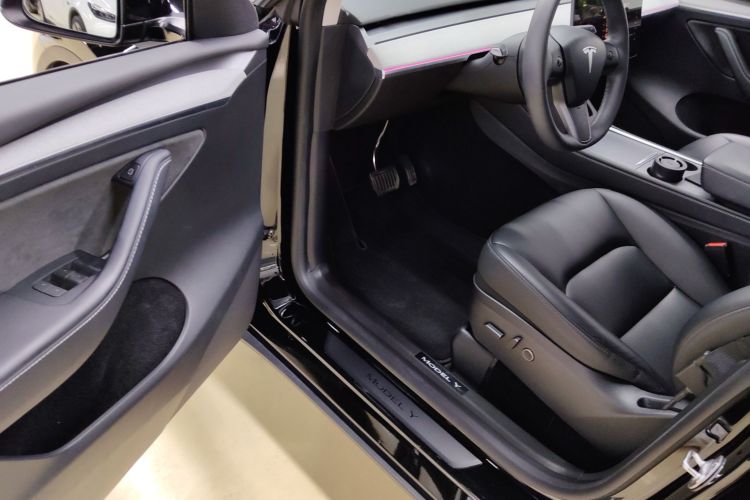 特斯拉 Model Y 2023款 后轮驱动版中控内饰7003