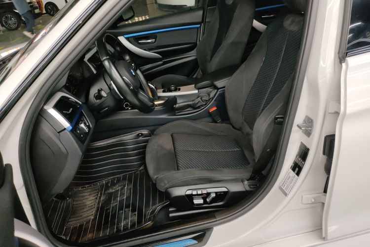 宝马3系 2018款 320i M运动套装中控内饰19