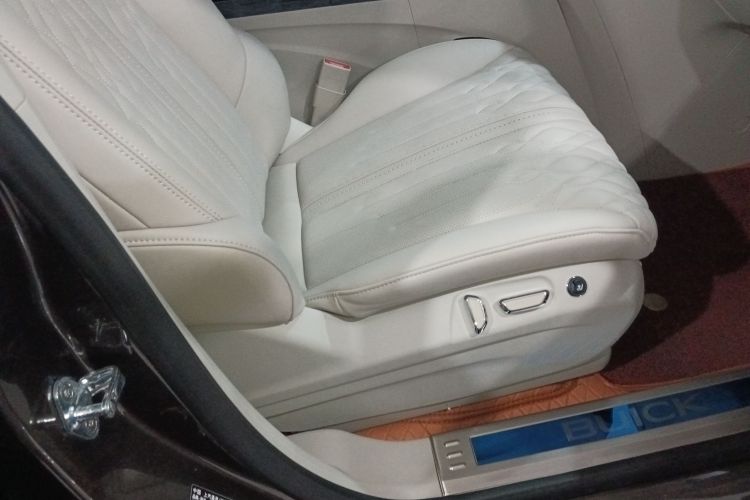 别克GL8 2023款 陆上公务舱 智享型局部细节41