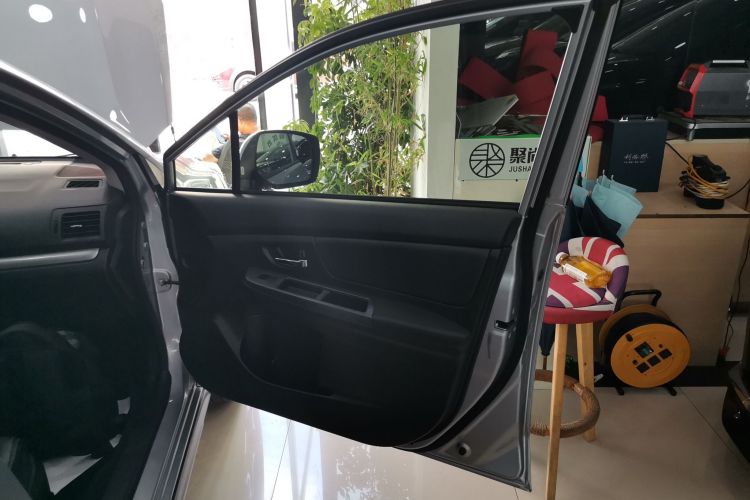 斯巴鲁XV 2012款 2.0i 精英版中控内饰42