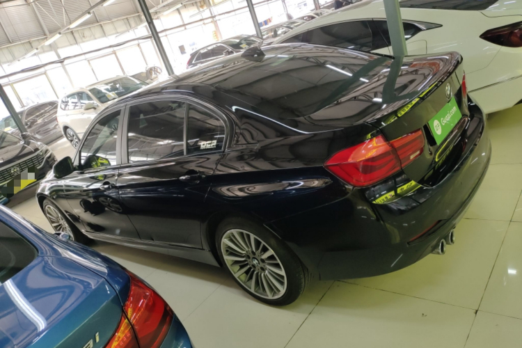 宝马3系 2019款 320Li 时尚型车身外观4