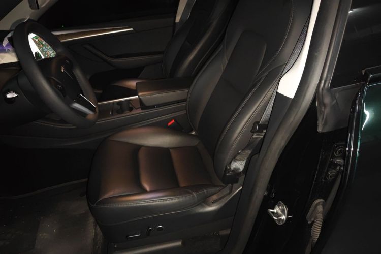 特斯拉 Model Y 2021款 长续航全轮驱动版中控内饰19