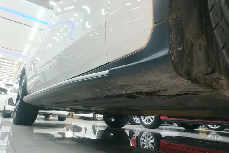 奔驰GLC 2019款 改款 GLC 300 L 4MATIC 动感型局部细节9001