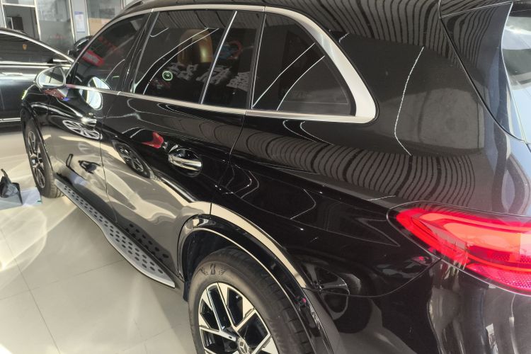 奔驰GLC 2024款 GLC 260 L 4MATIC 豪华型 5座车身外观4