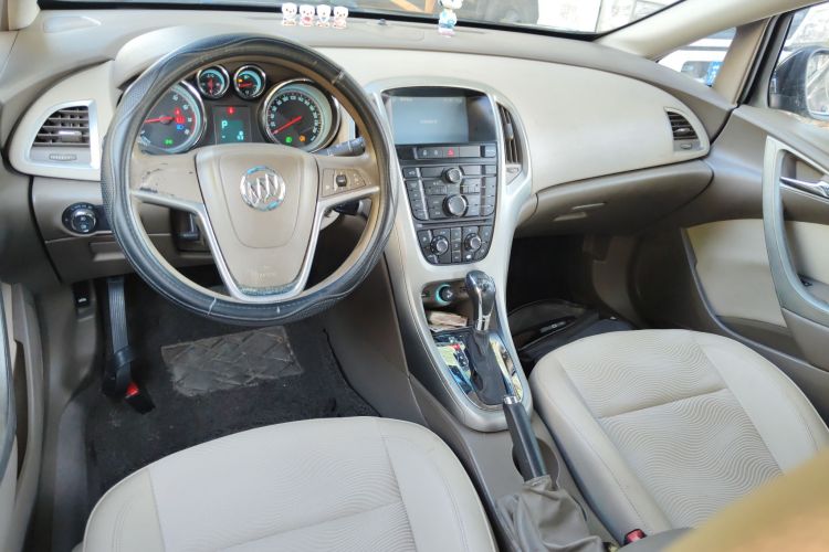 别克 英朗 2013款 GT 1.6L 自动时尚版中控内饰12