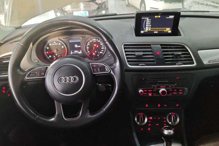 奥迪Q3 2015款 35 TFSI quattro 技术型中控内饰12