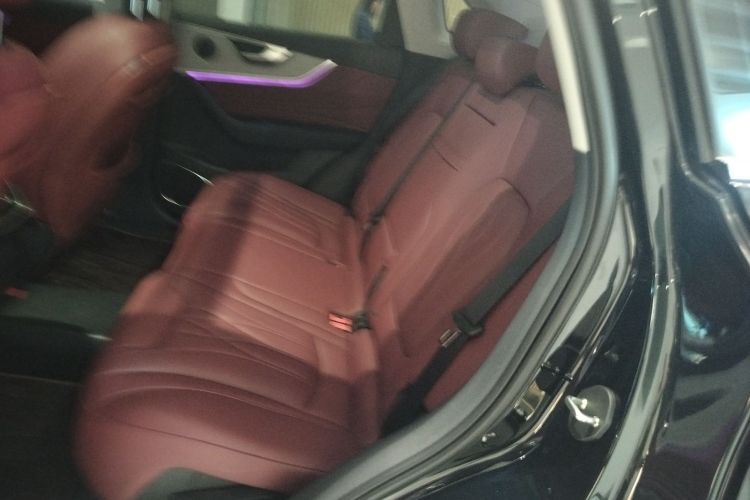 红旗HS5 2025款 2.0T 四驱旗享Pro版中控内饰7004