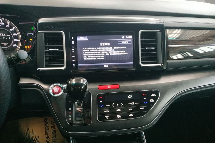 本田 艾力绅 2016款 2.4L 豪华版中控内饰16