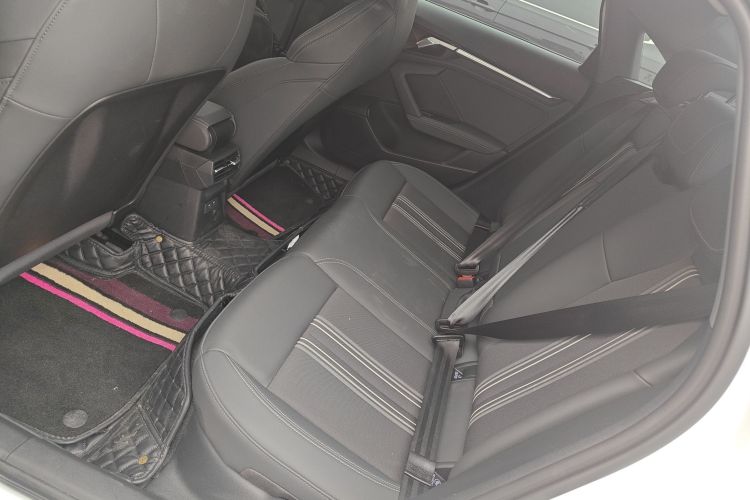 奥迪A3 2024款 A3L Limousine 35 TFSI 时尚运动型中控内饰7004