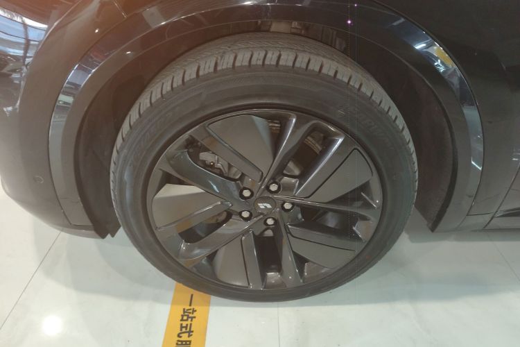 理想汽车 理想L9 2024款 Ultra车身外观6001