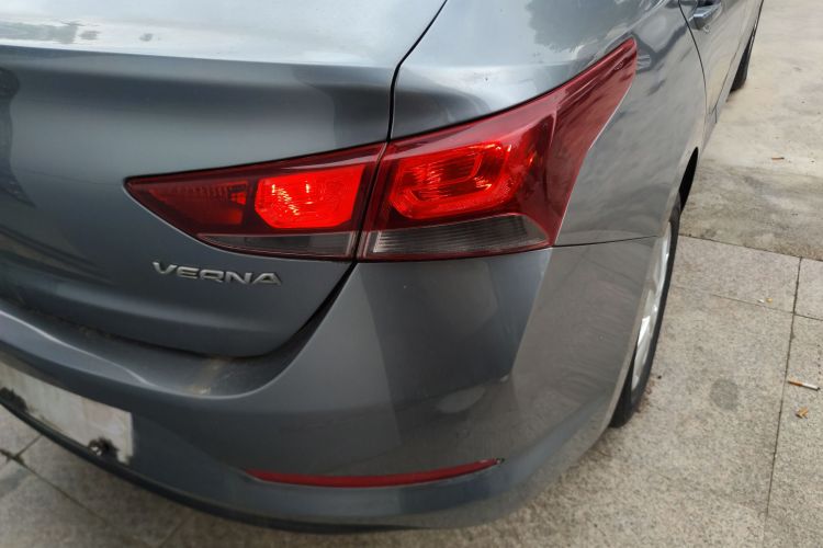 现代 悦纳 2016款 1.4L 自动炫酷版GLS车身外观6006