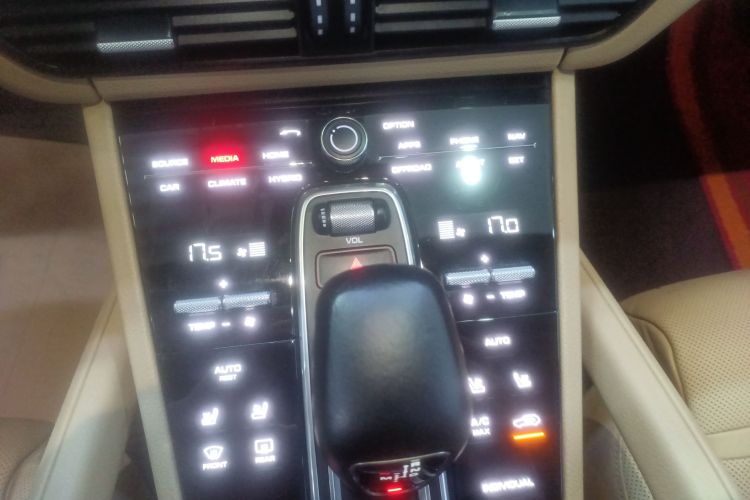 保时捷 Cayenne新能源 2019款 Cayenne E-Hybrid 2.0T中控内饰16