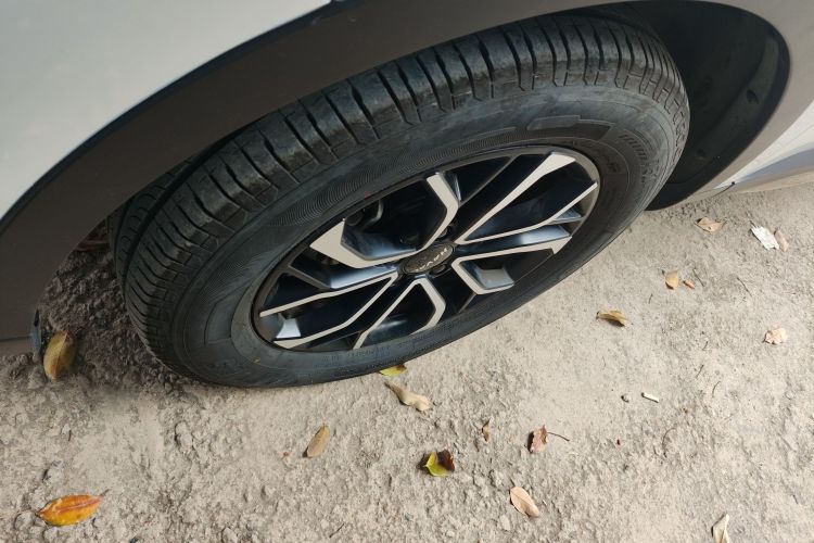 哈弗H6 2023款 国潮版 1.5T 自动都市版车身外观35