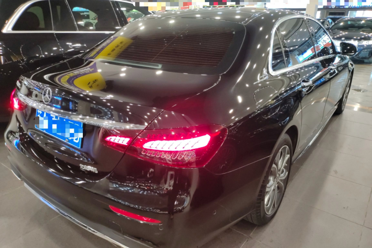 奔驰E级 2023款 改款 E 300 L 运动时尚型车身外观7