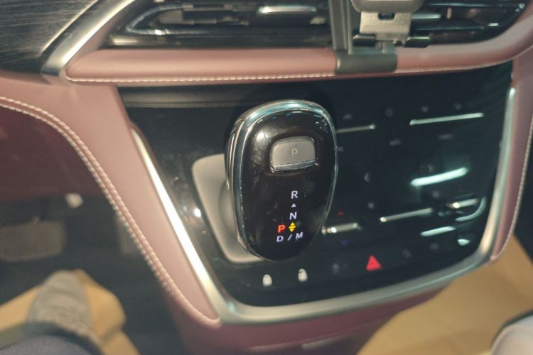 别克GL8 2022款 Avenir艾维亚 七座亲礼版中控内饰18