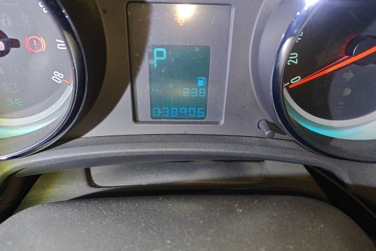 别克 英朗 2014款 XT 1.6L 自动时尚版中控内饰15