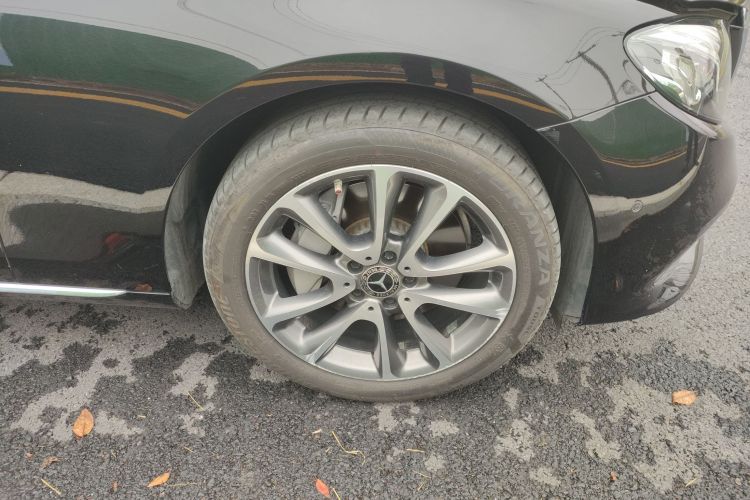 奔驰E级 2018款 改款 E 300 L 豪华型车身外观10