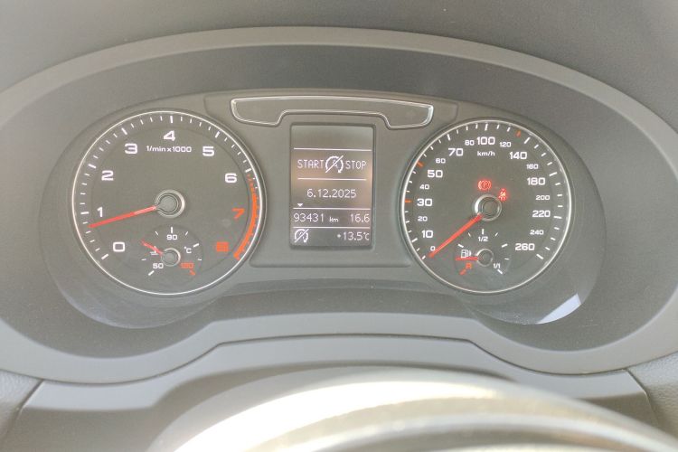 奥迪Q3 2018款 30周年年型 35 TFSI 时尚型中控内饰14