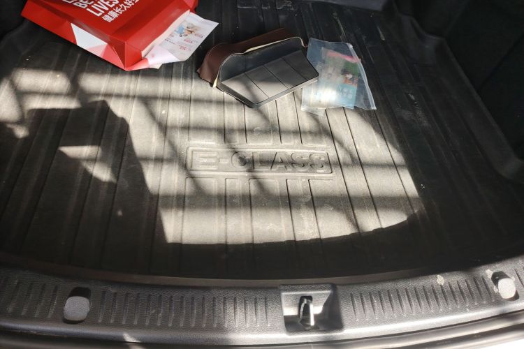 奔驰E级 2019款 E 200 L 运动型局部细节23