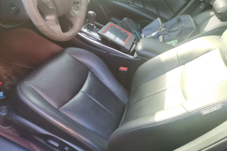 英菲尼迪Q70 2019款 Q70L 2.0T 悦享版中控内饰19