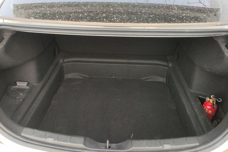 宝马1系 2018款 118i 时尚型机舱底盘23