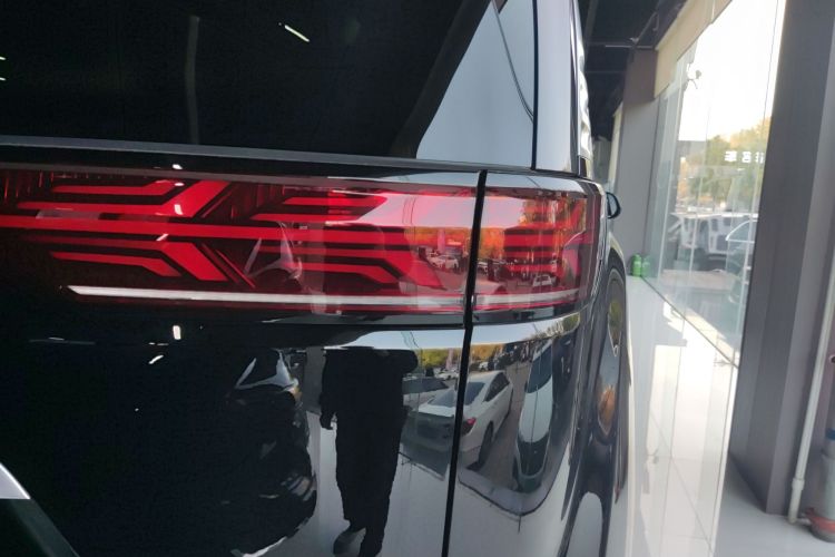 腾势D9 2024款 DM-i 980 四驱尊荣型车身外观9