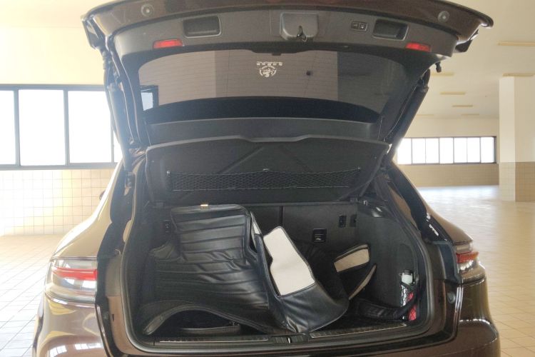 保时捷 2018款 Macan 2.0T机舱底盘23