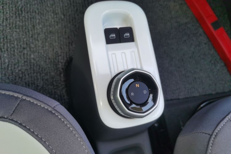 吉利银河 2025款 210km 熊猫骑士中控内饰18