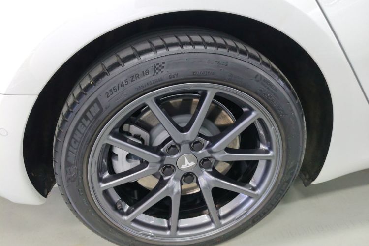特斯拉 Model 3 2019款 标准续航后驱升级版车身外观6008