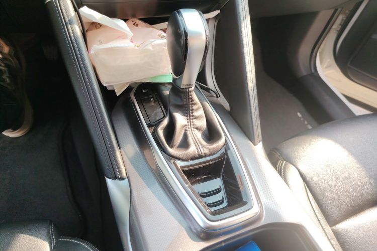 雷诺 科雷傲 2017款 2.0L 两驱领先版中控内饰18