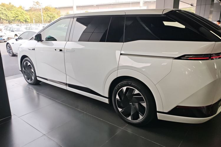 小鹏X9 2024款 640四驱高性能Max车身外观4