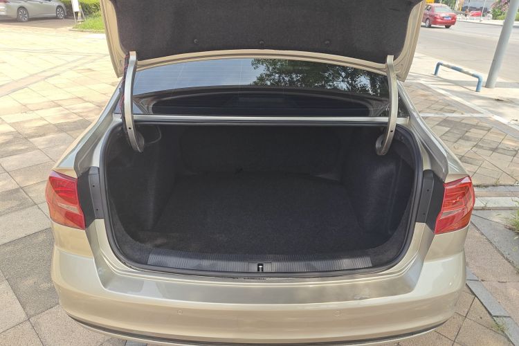 大众 宝来 2018款 1.5L 自动时尚型机舱底盘23