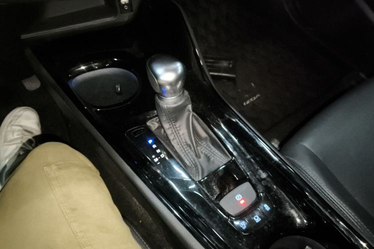 丰田 奕泽IZOA 2020款 2.0L 奕驰版中控内饰18