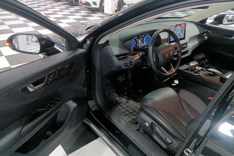 红旗E-QM5 2022款 431km 充电乐享版中控内饰20