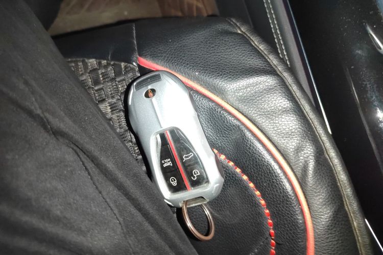 红旗HS7 2021款 2.0T DCT两驱智联旗畅版中控内饰11