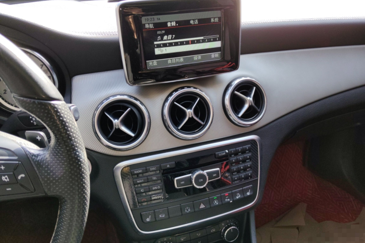 奔驰GLA 2015款 GLA 220 4MATIC 时尚型中控内饰16