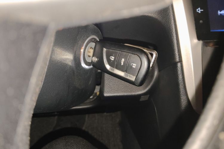 丰田 凯美瑞 2016款 2.0G 十周年纪念领先版中控内饰11