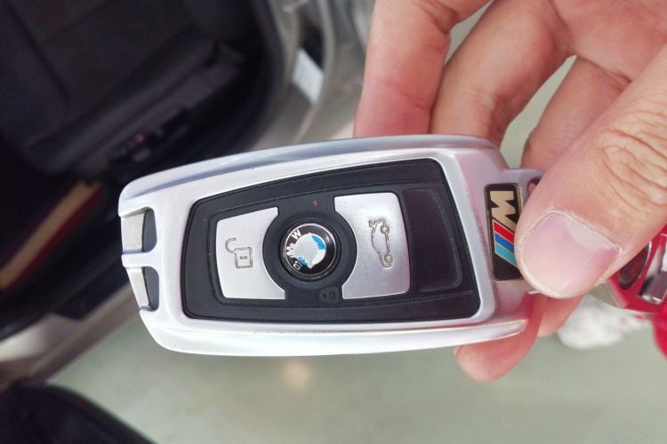 宝马3系 2015款 320Li 超悦版时尚型中控内饰11