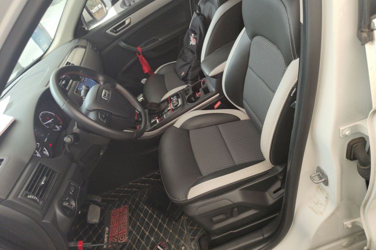 观致5 2017款 1.6T 自动尊贵型中控内饰19