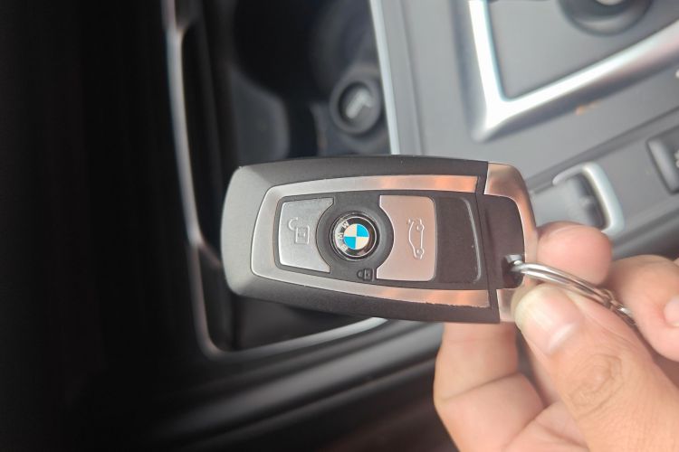 宝马3系 2018款 320Li 时尚型中控内饰11